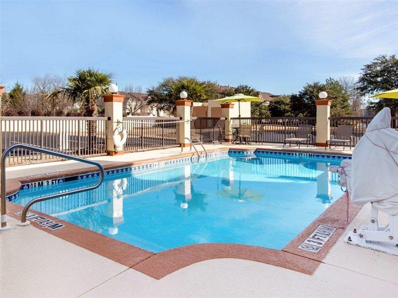 Quality Inn & Suites Montgomery East Carmichael Rd Εξωτερικό φωτογραφία