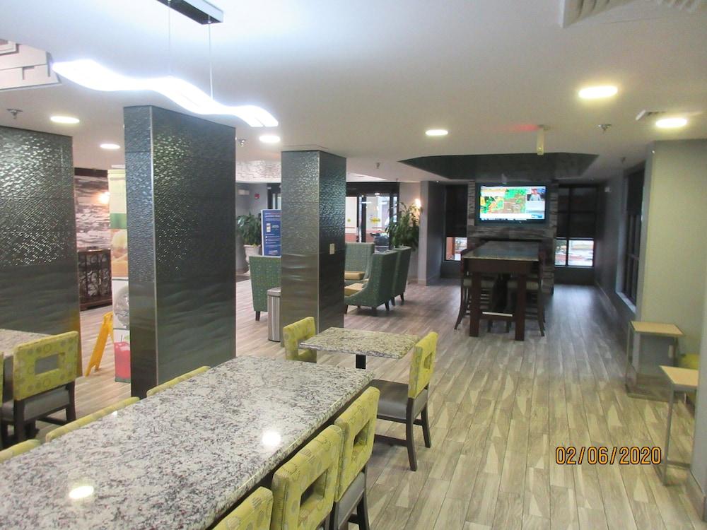 Quality Inn & Suites Montgomery East Carmichael Rd Εξωτερικό φωτογραφία