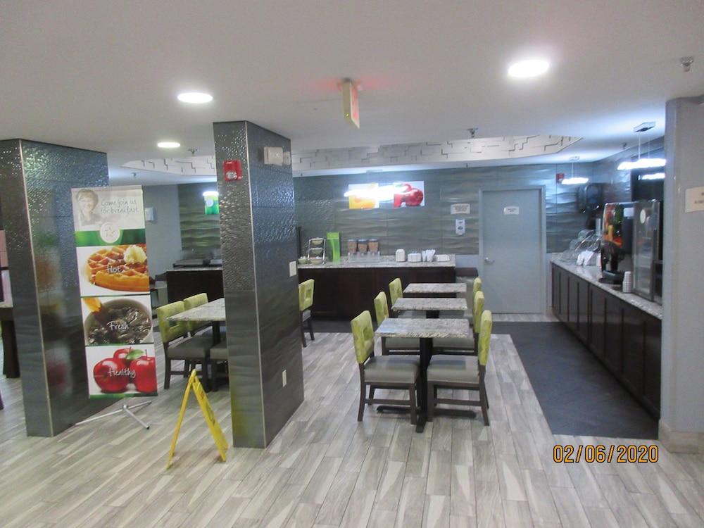 Quality Inn & Suites Montgomery East Carmichael Rd Εξωτερικό φωτογραφία