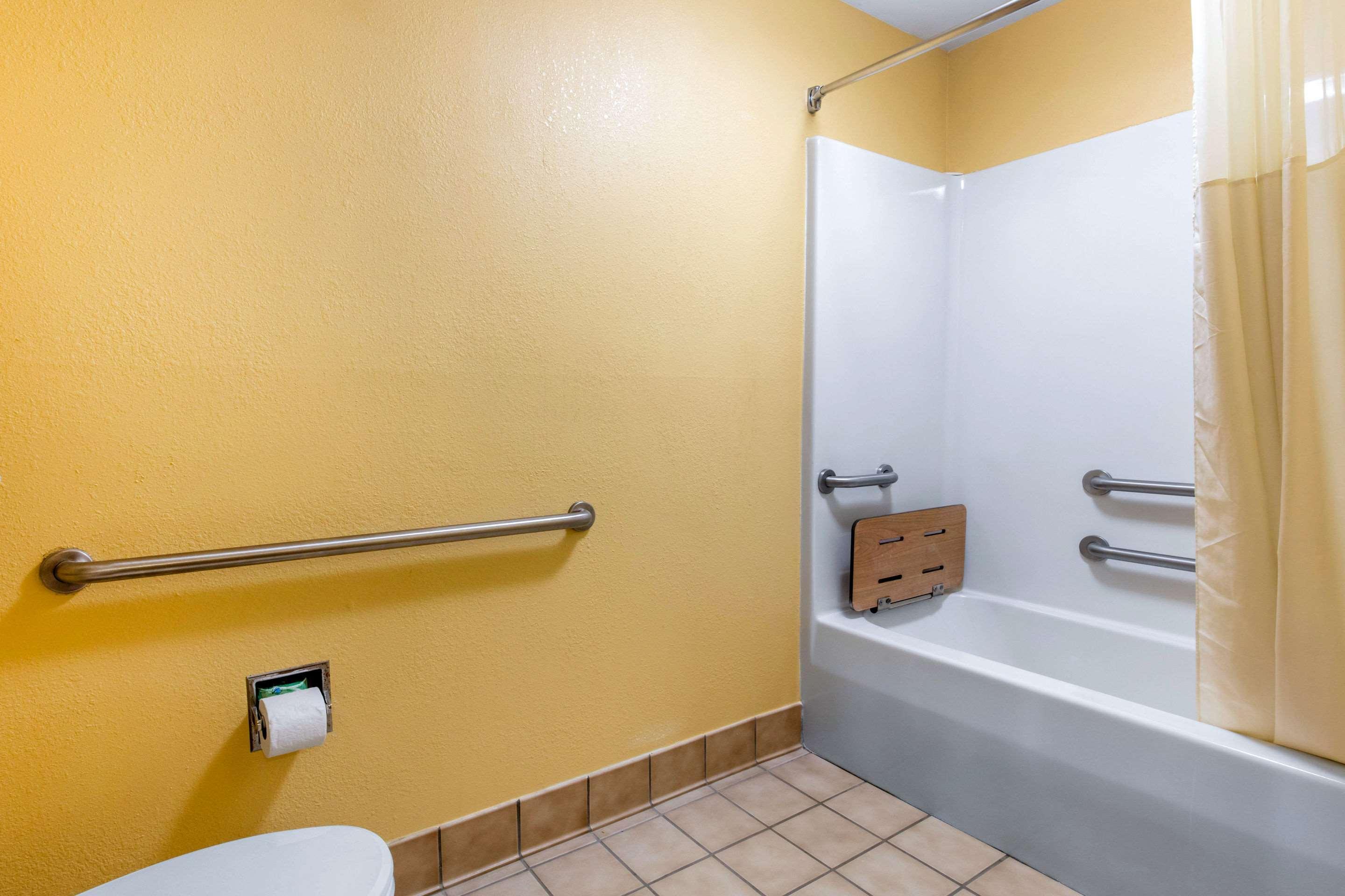 Quality Inn & Suites Montgomery East Carmichael Rd Εξωτερικό φωτογραφία