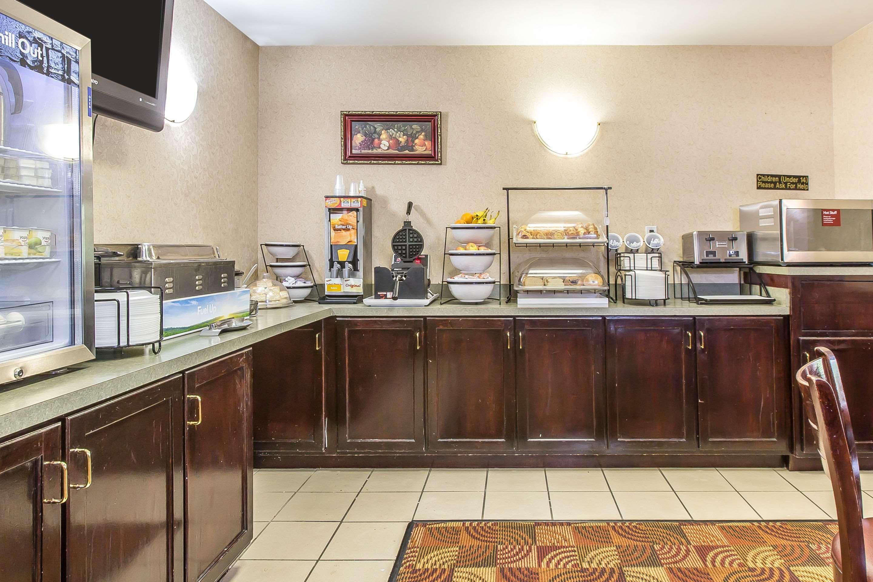 Quality Inn & Suites Montgomery East Carmichael Rd Εξωτερικό φωτογραφία