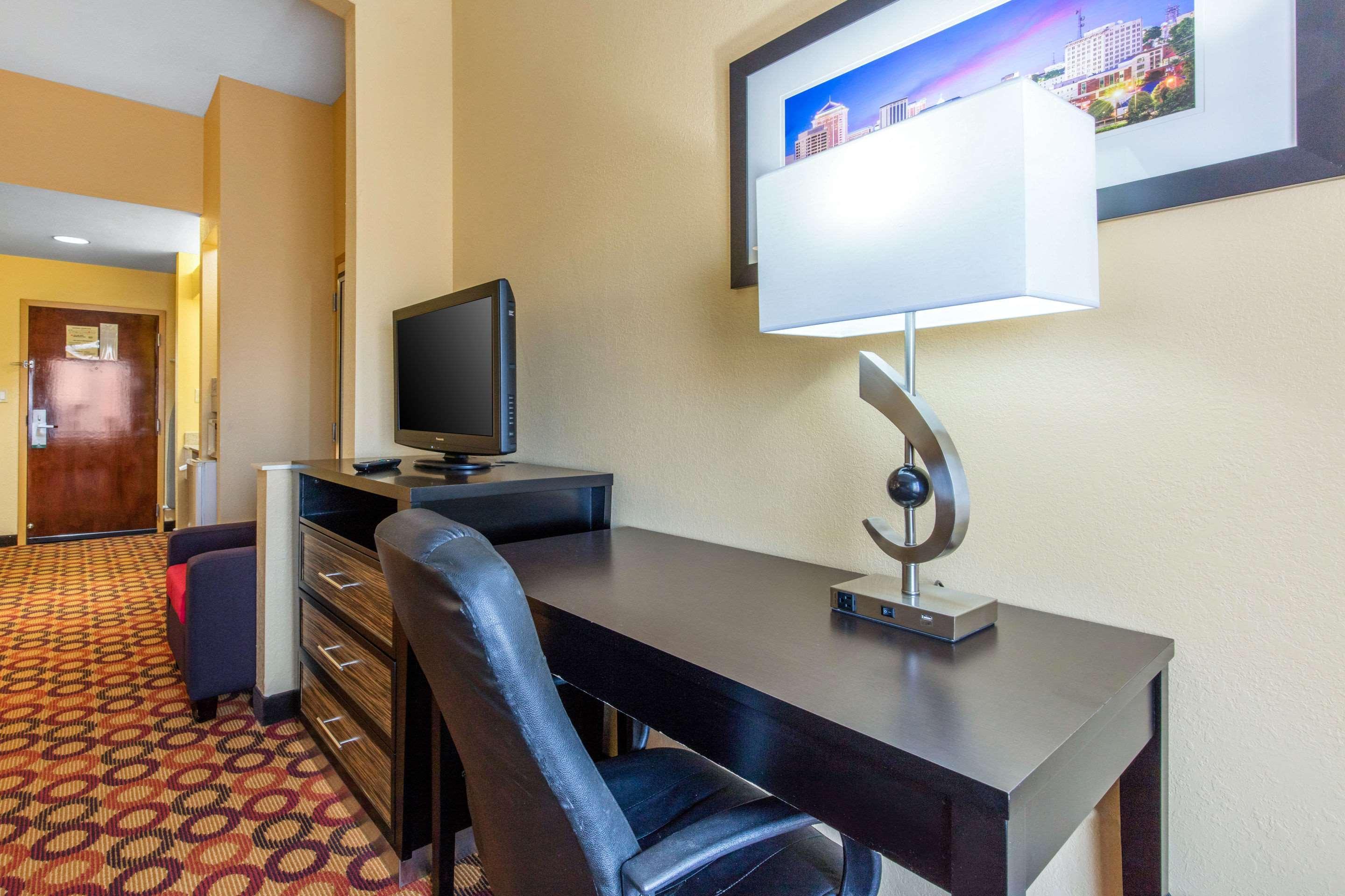 Quality Inn & Suites Montgomery East Carmichael Rd Εξωτερικό φωτογραφία