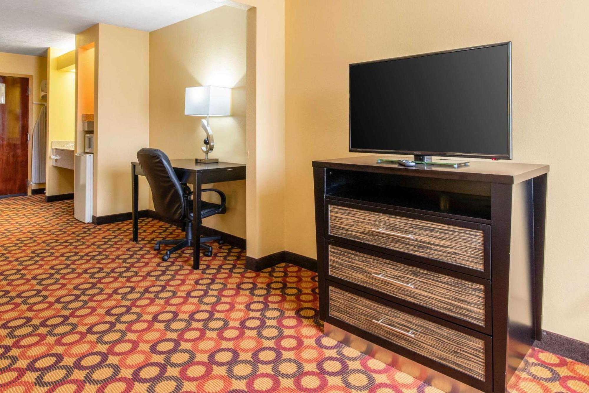 Quality Inn & Suites Montgomery East Carmichael Rd Εξωτερικό φωτογραφία
